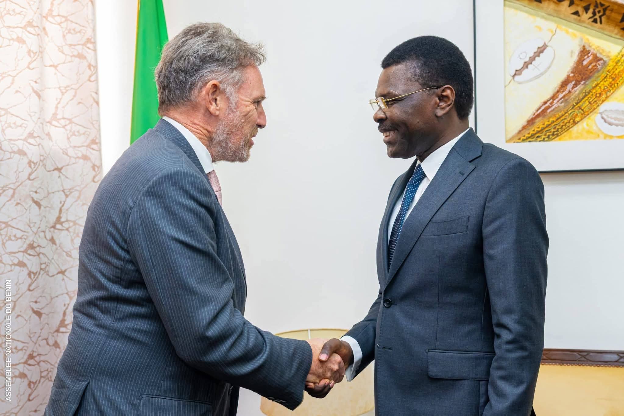 Audience à l’Assemblée nationale : Joseph Djogbénou échange avec Joris P.W. Jurriëns, Ambassadeur du Royaume des Pays-Bas près le Bénin
