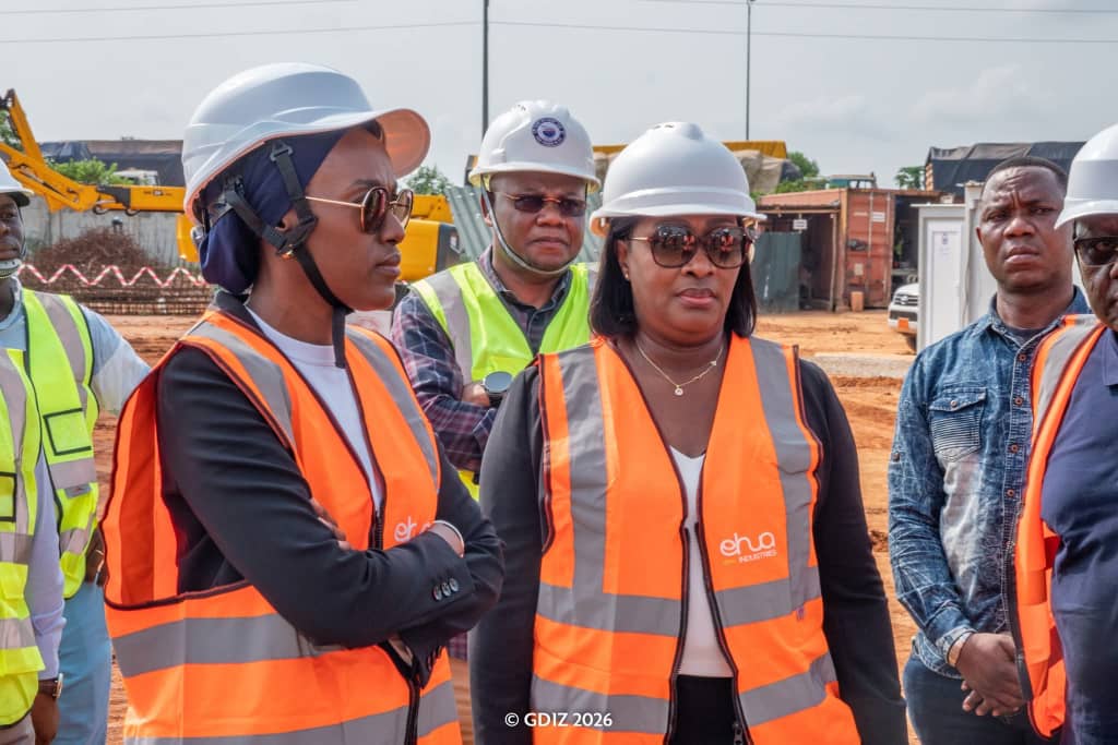GDIZ : les ministres Shadiya Alimatou Assouman et Gaston Dossouhoui visitent le chantier de l’usine Ehua Industries